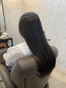 滋賀でフリーランス美容師をしている青木愛里彩の縮毛矯正